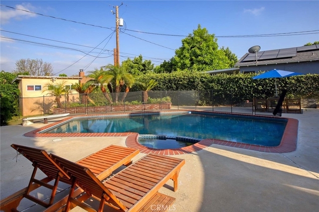 1412 N Catalina - Photo 1