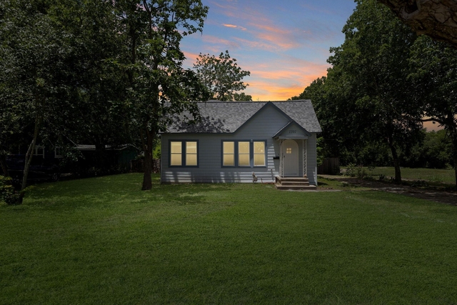1301 Sloan St - Photo 1