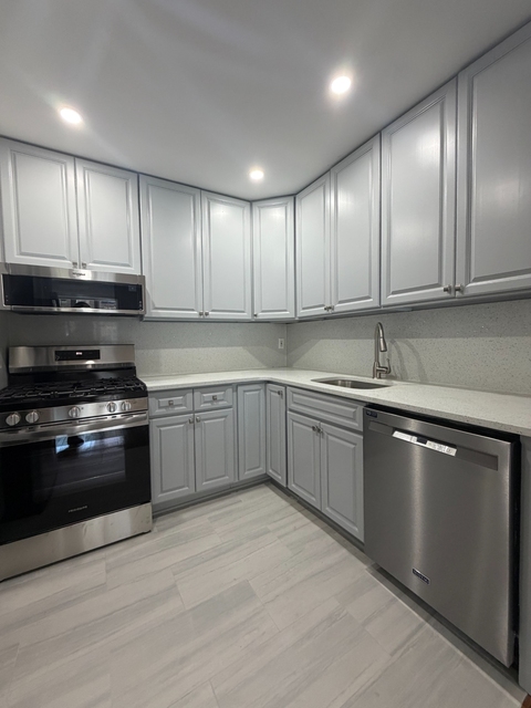213th Street - Photo 1