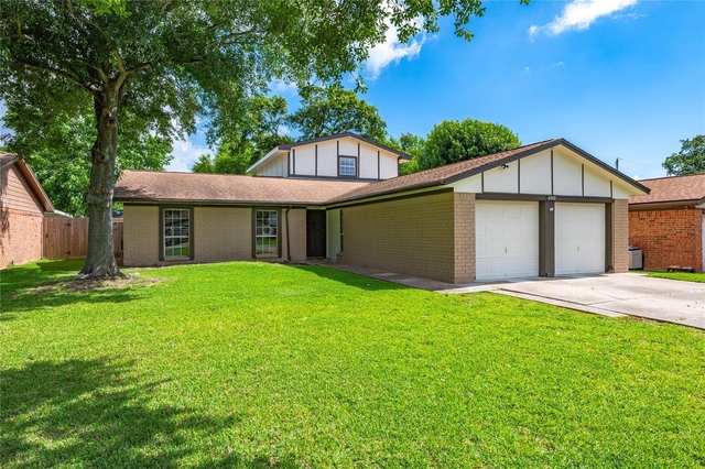 2402 21st Avenue N - Photo 1