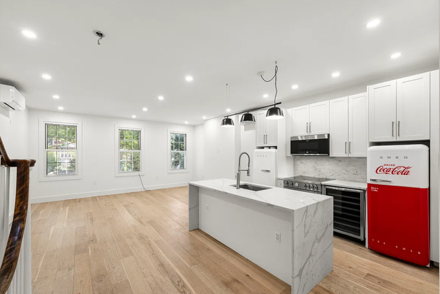 119 West 10th Street - Photo 1