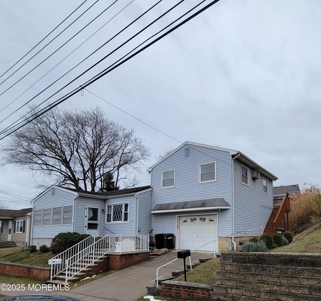 511 Leffert Street - Photo 1