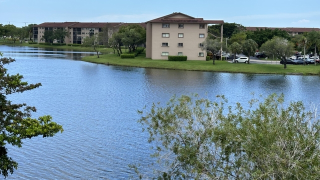 1001 Sw 141st Avenue - Photo 1