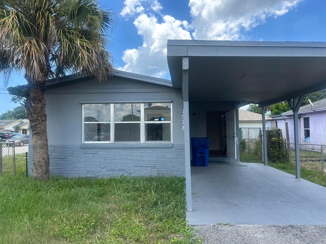 1528 S Avenue - Photo 1