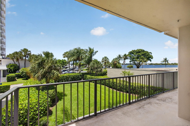 136 Lakeshore Drive - Photo 1