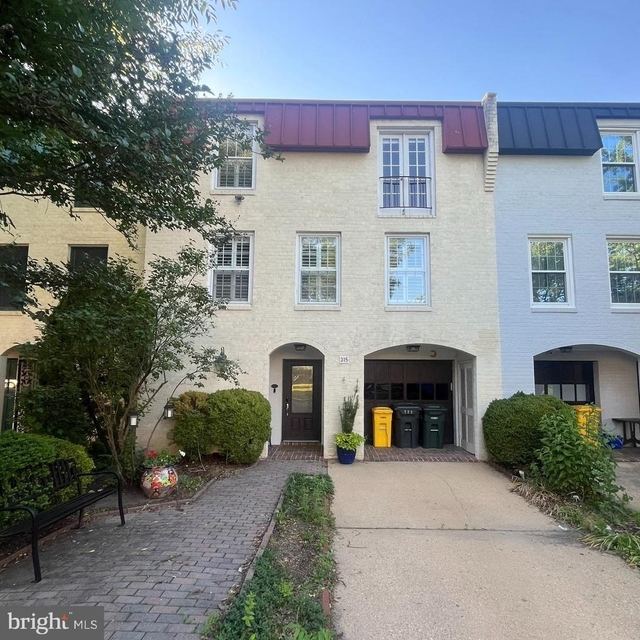 315 N Maple Avenue - Photo 1