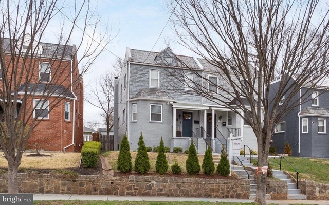 50 53rd Street Se - Photo 1