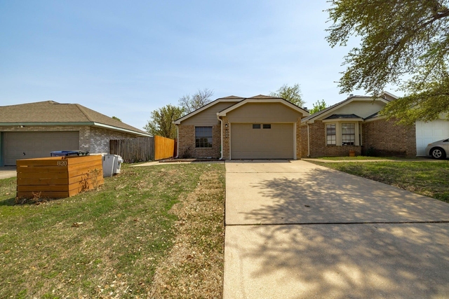 820 Mica Ln - Photo 1