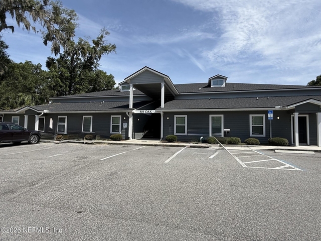 806 Oak Street - Photo 1
