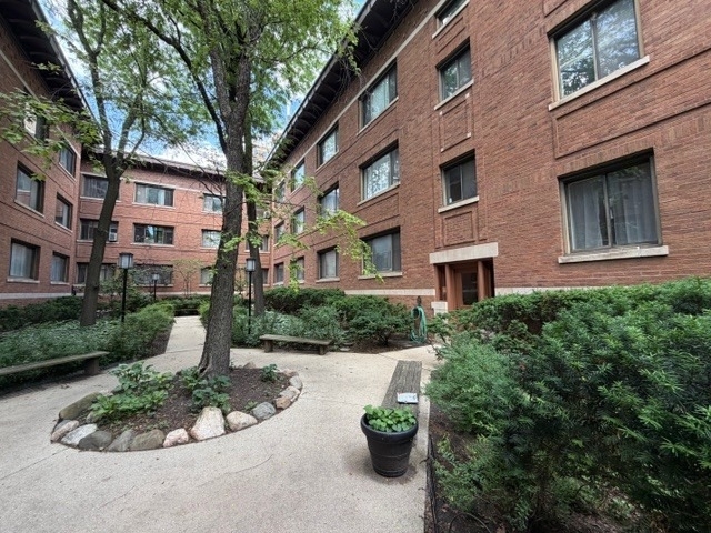 804 W Lakeside Place - Photo 1