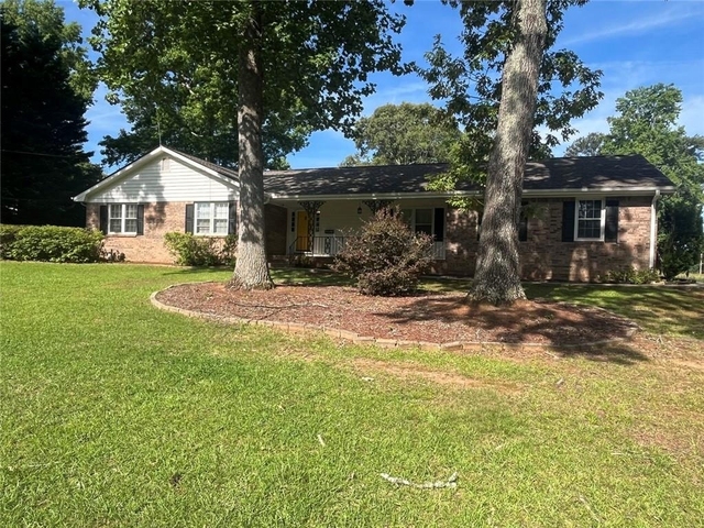 2075 Pinewood Drive - Photo 1