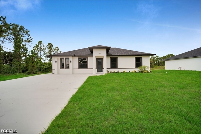 462 Lampion Avenue S - Photo 1