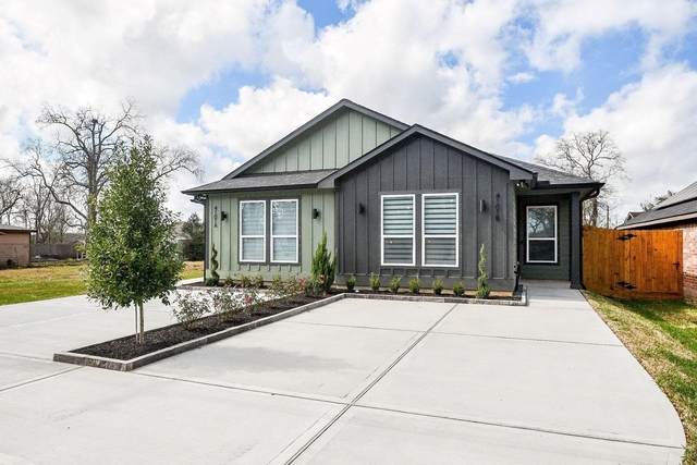 4101 Victoria Avenue - Photo 1