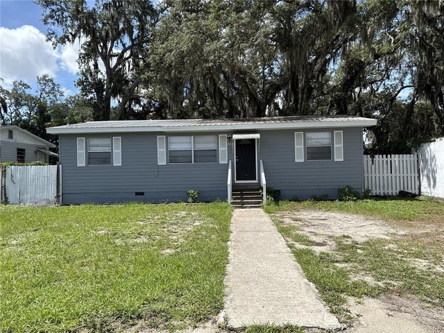 909 W Circle Street - Photo 1