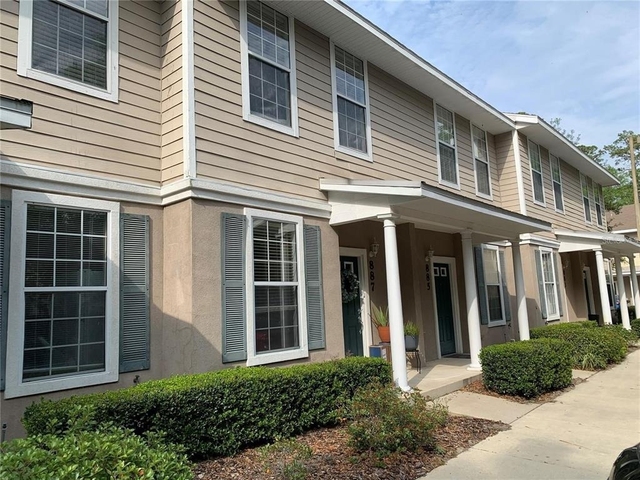 887 Nw 21st Avenue - Photo 1