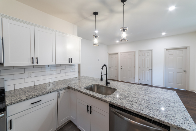 84 Sheffield Avenue - Photo 1
