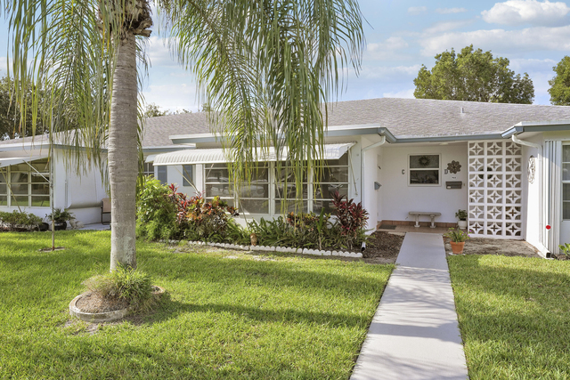 1142 W Circle Ter Terrace W - Photo 1