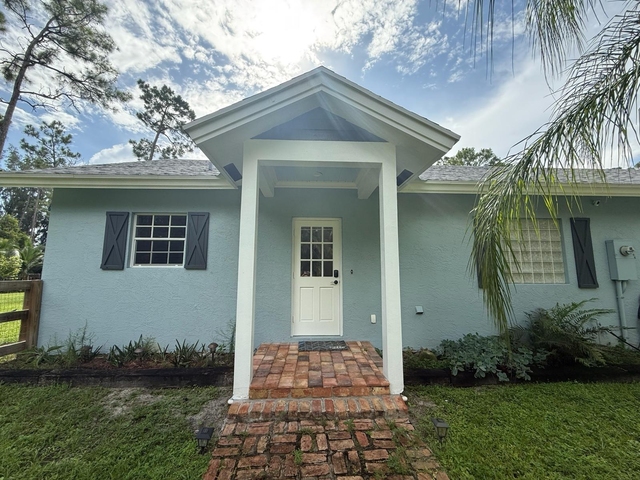 15831 N 44th St Street N - Photo 1