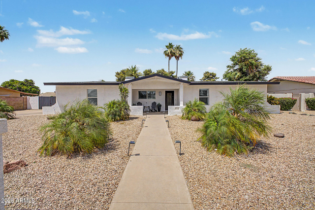 5140 E Poinsettia Drive - Photo 1