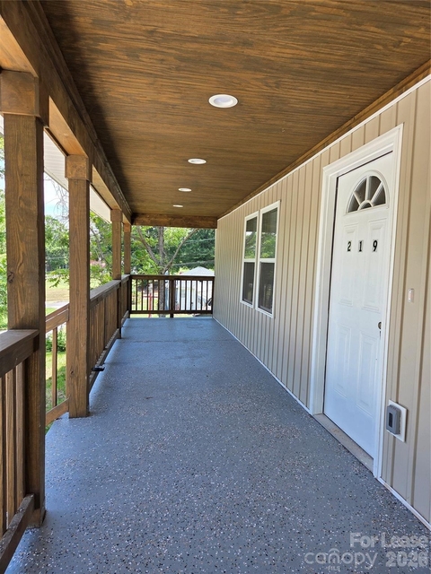 219 Green Drive Sw - Photo 1