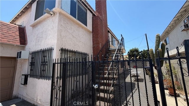 303 N New Avenue - Photo 1