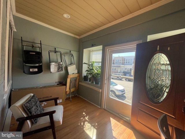 925 E Tioga Street - Photo 1