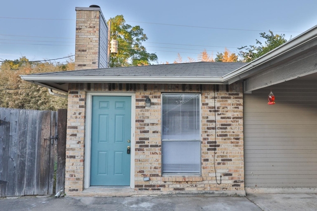 2102 Courtney St - Photo 1