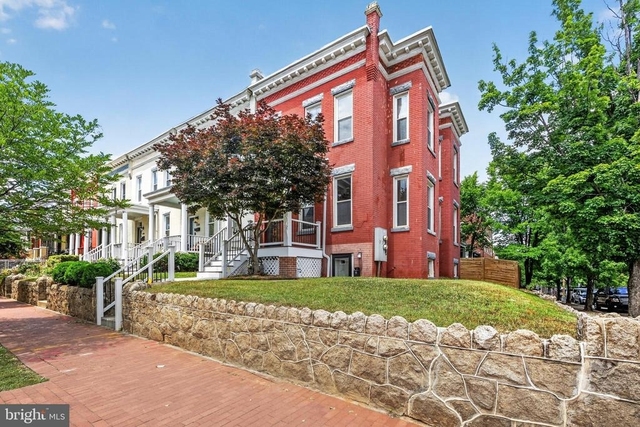 1252 E Street Ne - Photo 1