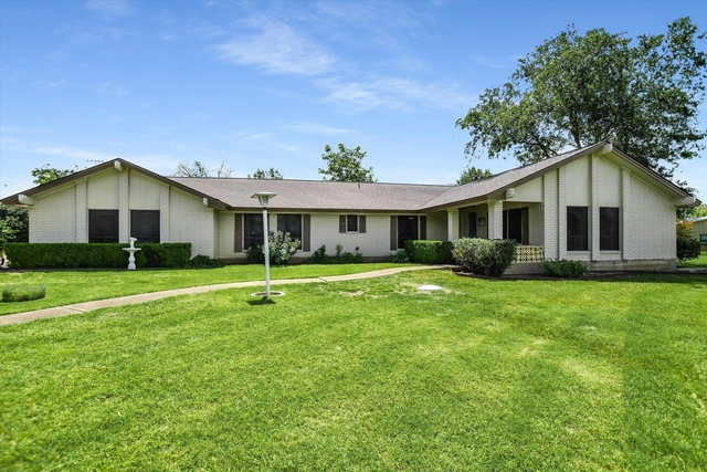 7 Brenda Ln - Photo 1