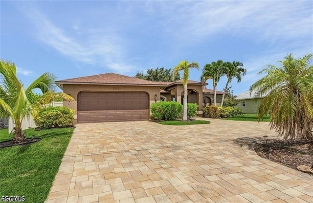 3005 Sw 8th Place - Photo 1
