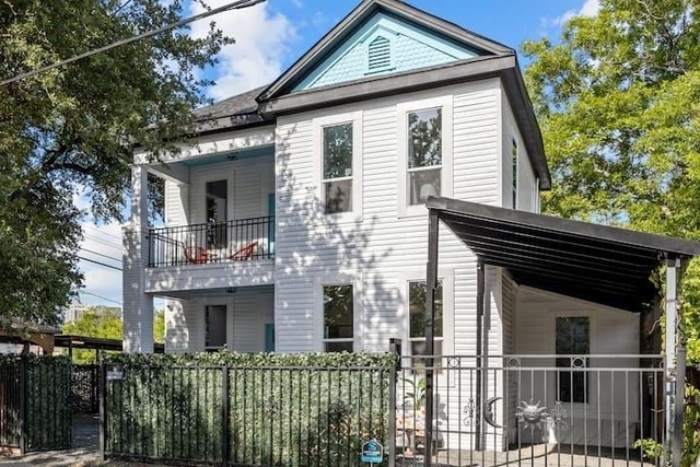 1015 Brooks Street - Photo 1