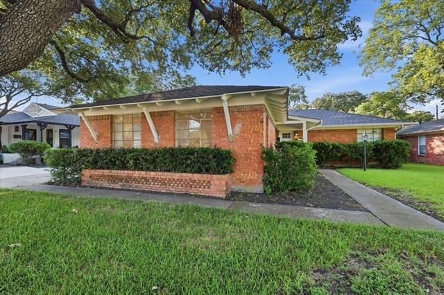 6607 E Mockingbird Lane - Photo 1