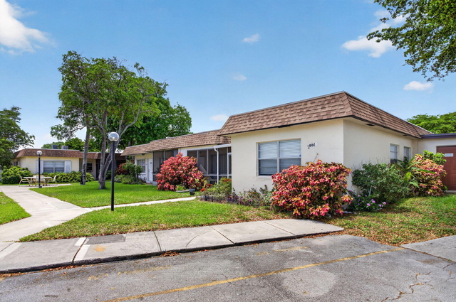 2004 Sw Natura Boulevard - Photo 1