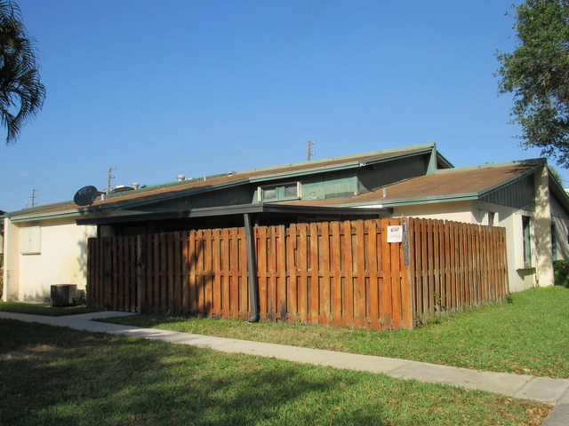1065 Manor Drive - Photo 1