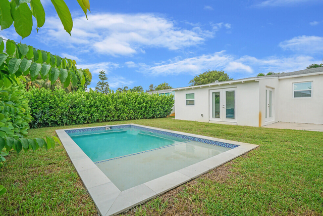 340 Summa Street - Photo 1