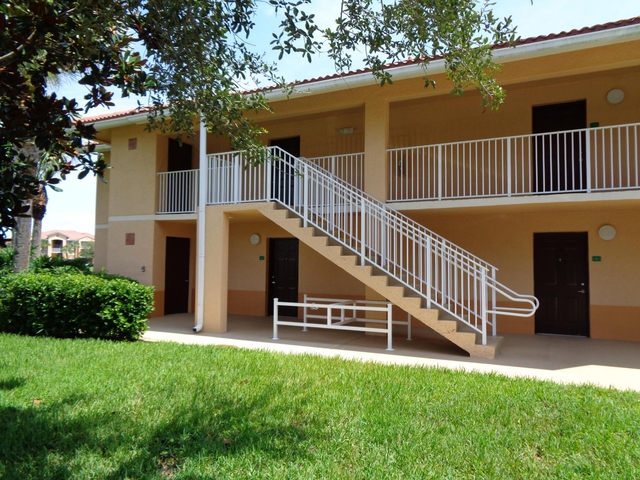 191 Sw Palm Drive Nw - Photo 1