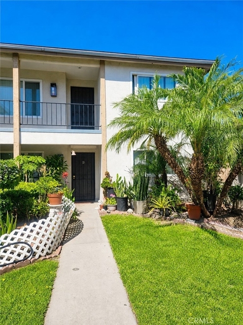 2546 E Park - Photo 1