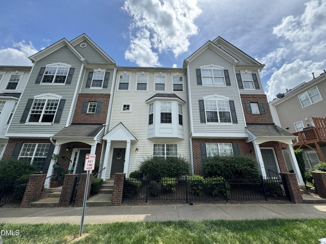 423 Madison Avenue - Photo 1