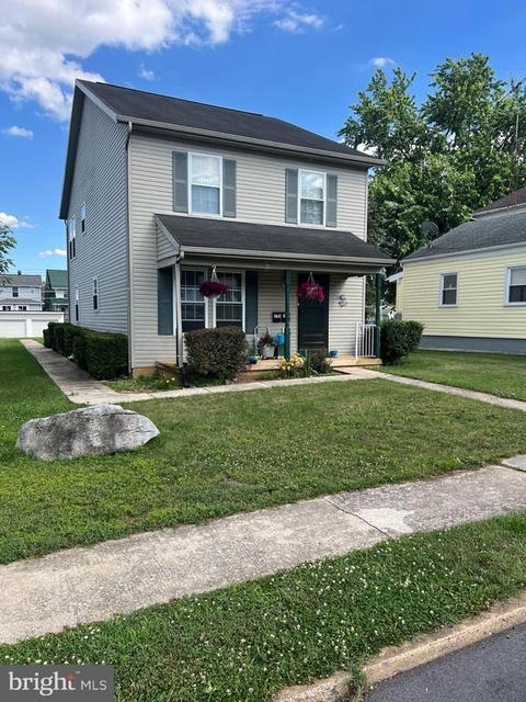 728 Chestnut Street - Photo 1
