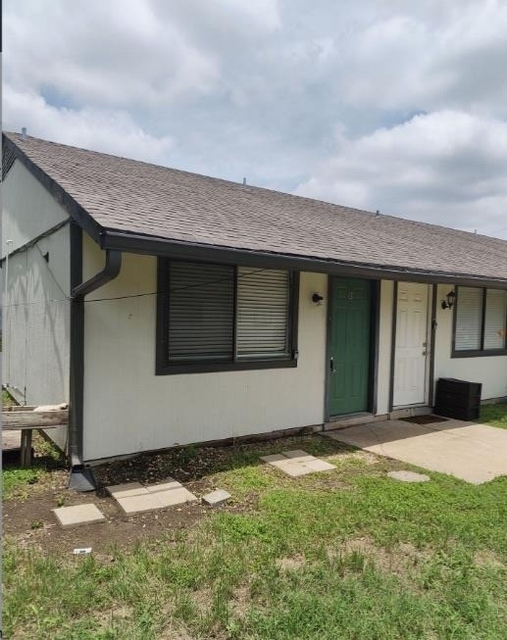 2609 Ektom Dr - Photo 1