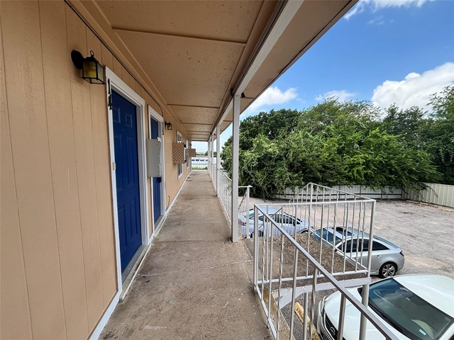 1206 Bundrant Dr - Photo 1