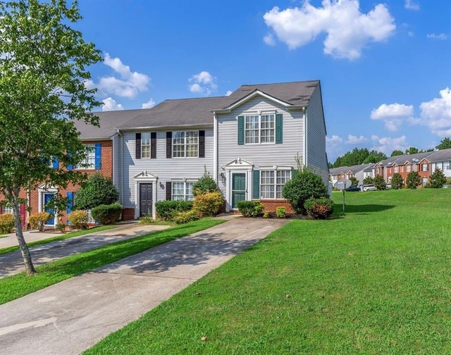 1327 Hollenbeck Lane - Photo 1