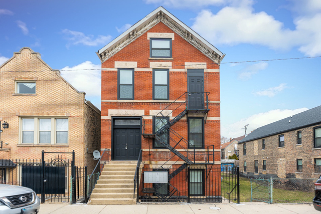 926 W 32nd Place - Photo 1