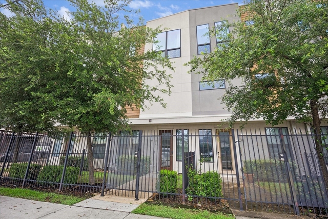 2401 Crawford Street - Photo 1