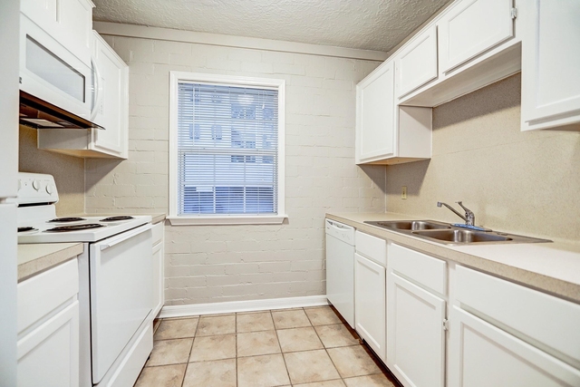 802 Stanford Street - Photo 1