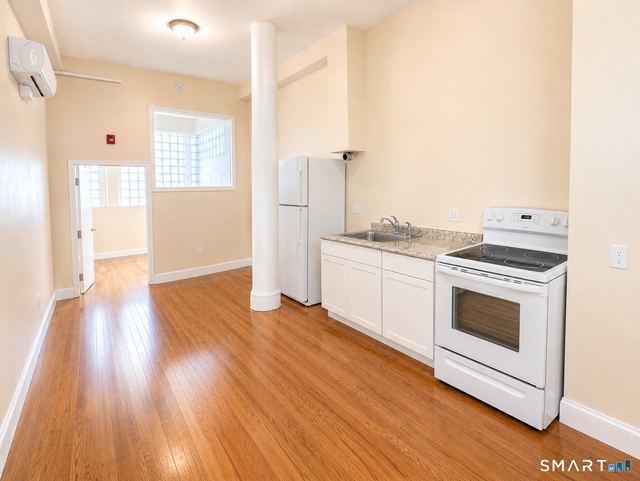 105 Bank Street - Photo 1