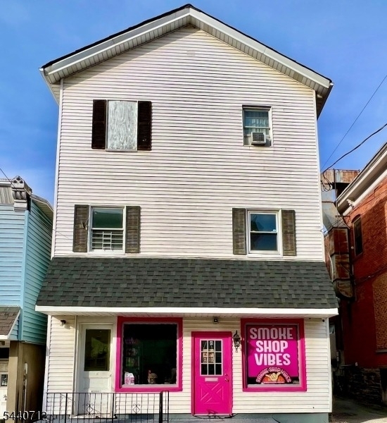 8 Newton Ave - Photo 1