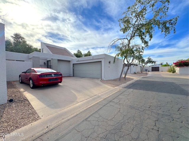 314 E Embassy Street - Photo 1
