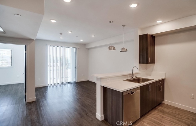 6015 Woodman Avenue - Photo 1
