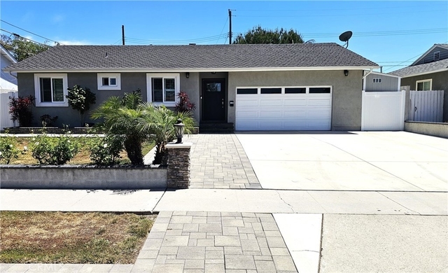 1124 W Woodcrest Avenue - Photo 1